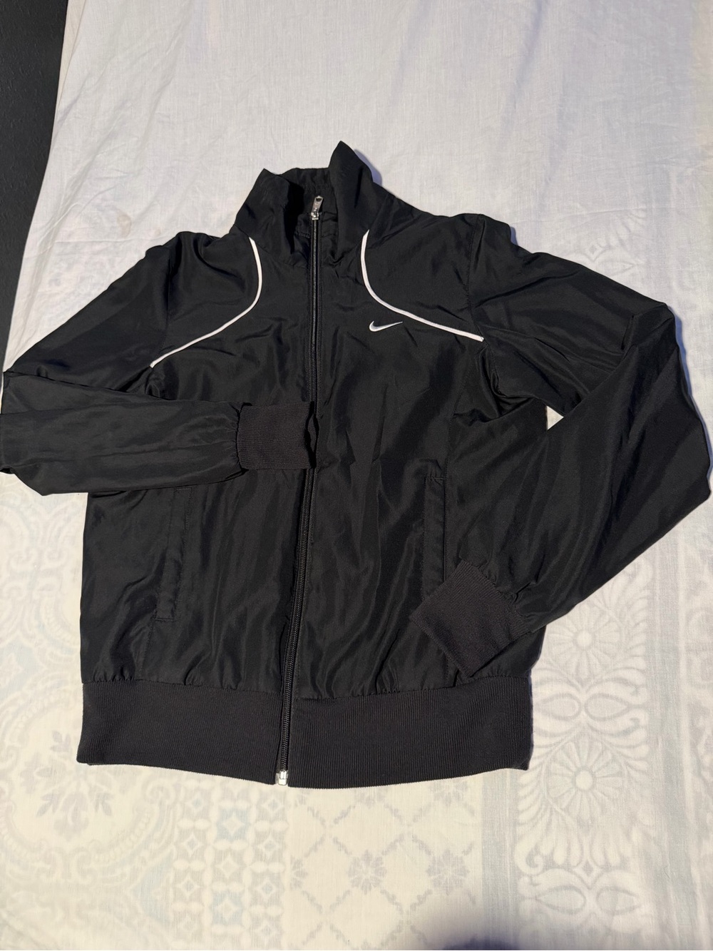 Nike women Black Windbreaker Jacket with White Piping size M